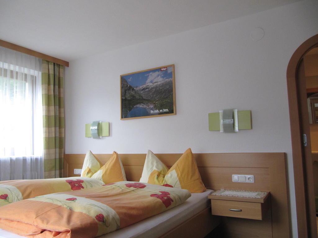 Gaestehaus Luxner Strass im Zillertal Room photo