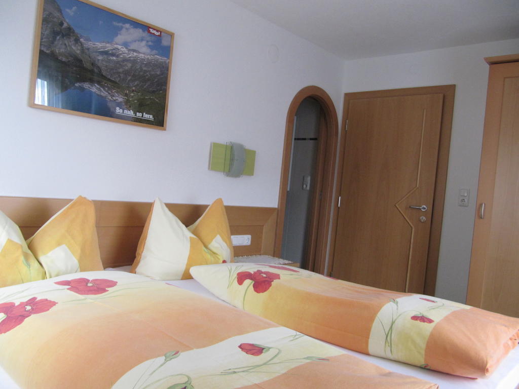 Gaestehaus Luxner Strass im Zillertal Room photo
