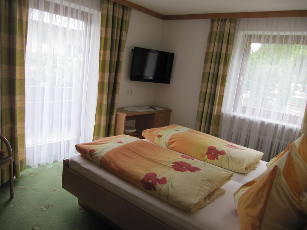 Gaestehaus Luxner Strass im Zillertal Room photo